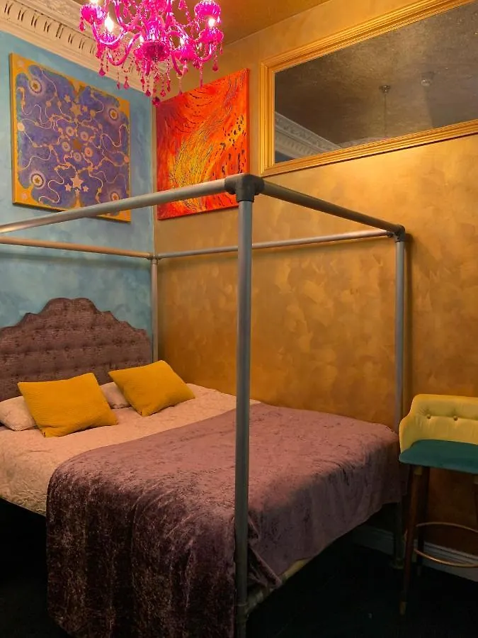 Vibrant Bohemian Seafront Flat Apartment Brighton