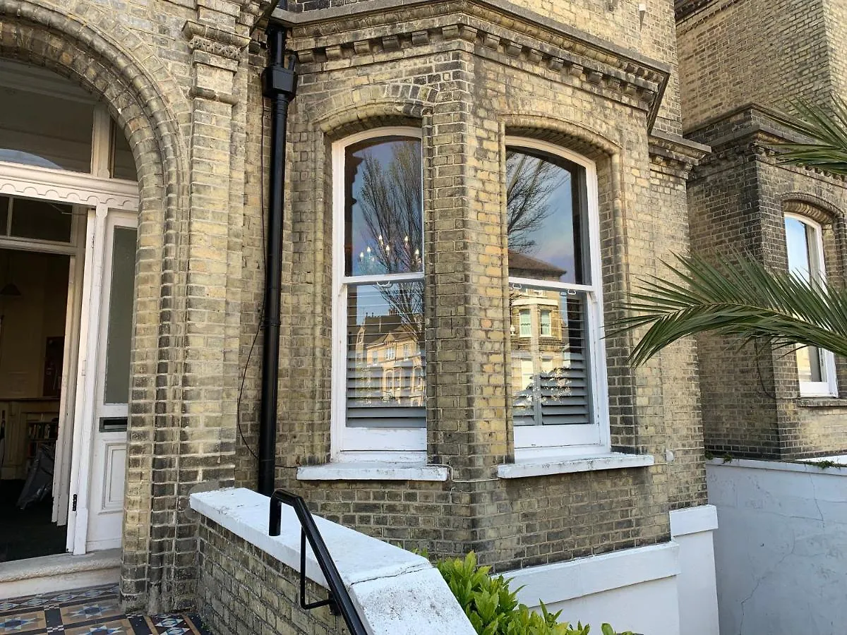 Vibrant Bohemian Seafront Flat Apartment Brighton