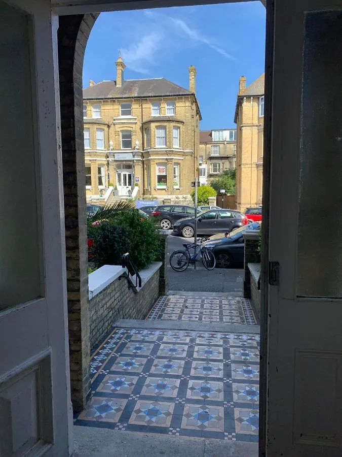 Vibrant Bohemian Seafront Flat Appartamento Hove Regno Unito