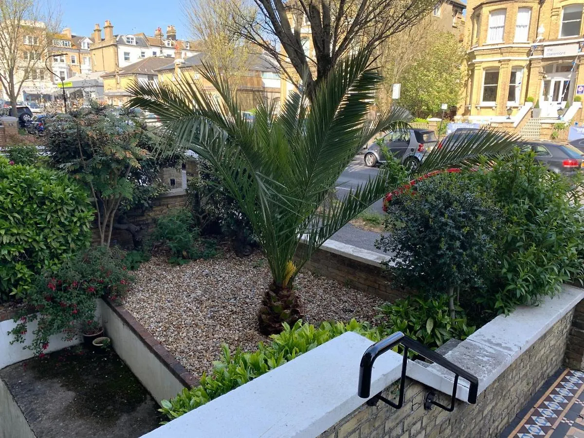 Vibrant Bohemian Seafront Flat Appartamento Hove Regno Unito