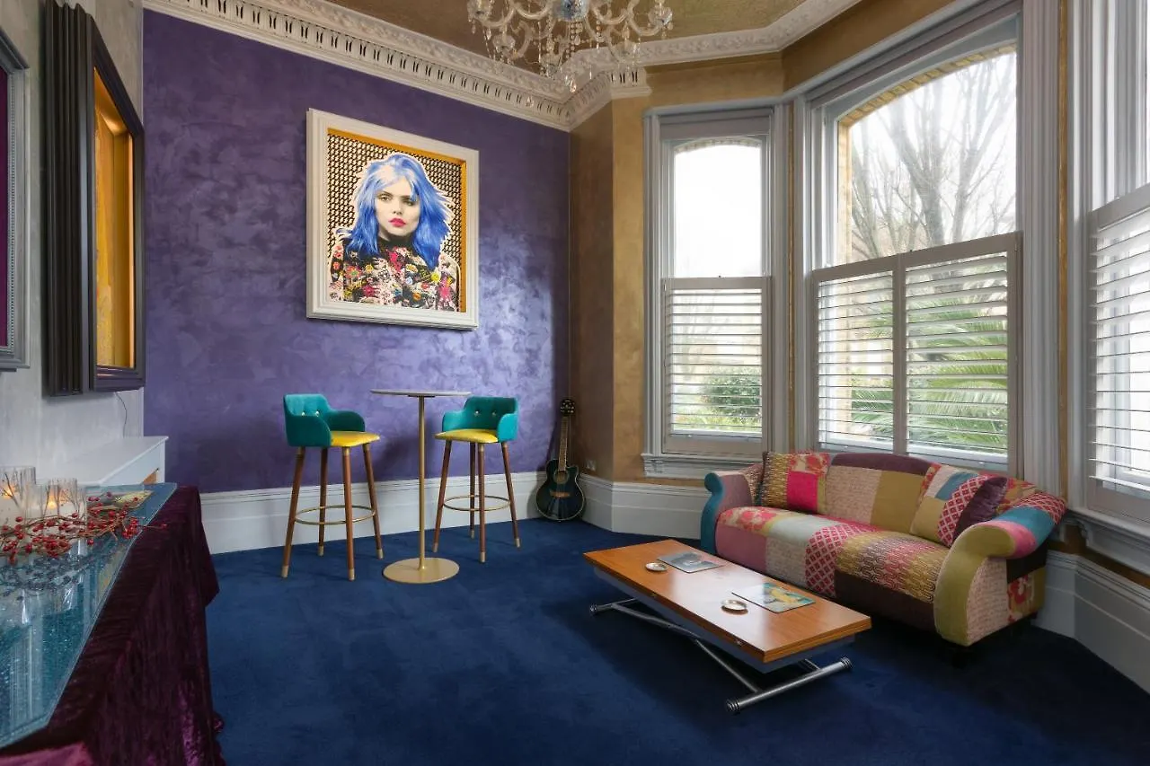 Vibrant Bohemian Seafront Flat Apartment Brighton