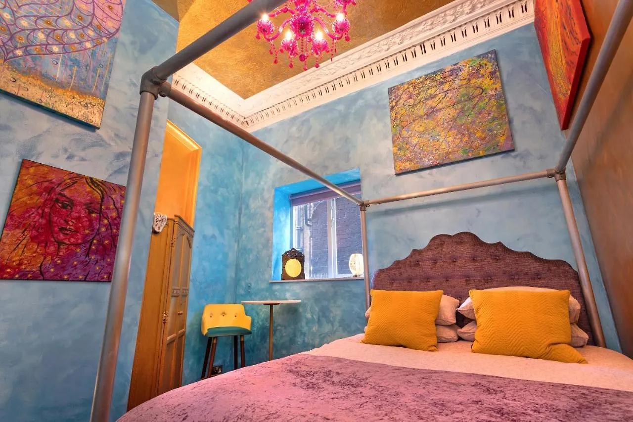 브라이턴 Vibrant Bohemian Seafront Flat 아파트 0*,  영국