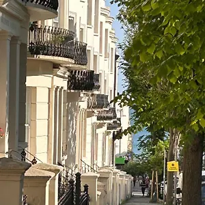  Apartment Modern 2-bed Flat Near To Seafront